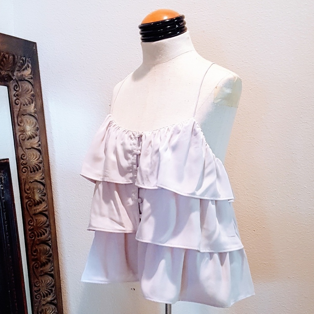 LOVE 💕 AKA light gray tiered ruffle blouse 💕